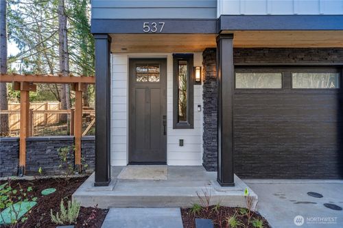 537 Nw Juniper St, Issaquah, WA, 98027-2423 | Card Image