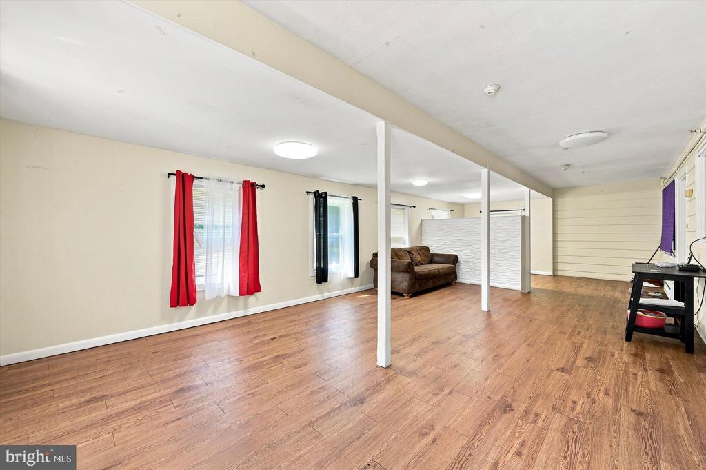 Residential in HUNTINGDON VALLEY 5