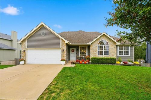 9826 N Highland Pl, Kansas City, MO, 64155-3784 | Card Image