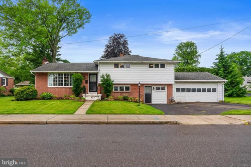 300 S 9th St, QUAKERTOWN, PA, 18951-1526 | Card Image