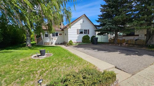 121 2 Ave Nw, Milk River, AB, T0K1M0 | Card Image