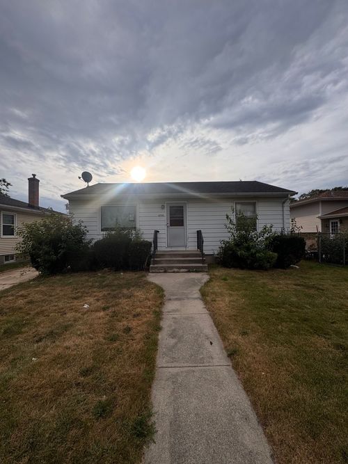 18748 Wentworth Ave, Lansing, IL, 60438-3529 | Card Image