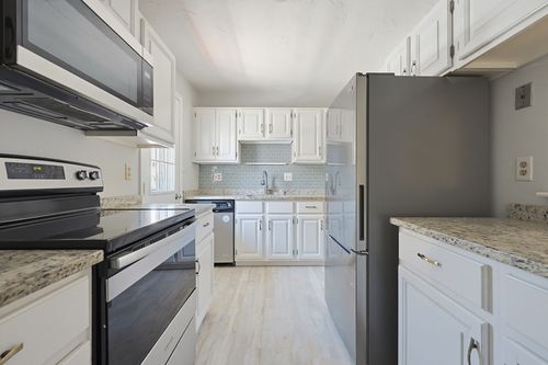 9d-425 Main St, Hudson, MA, 01749-1850 | Card Image