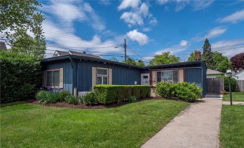 5-203 N Fenner Ave, Middletown, RI, 02842-5496 | Card Image