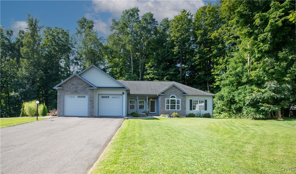 Springwoods Cir, Baldwinsville, NY 13027