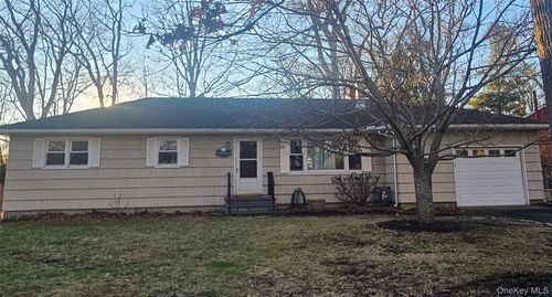 290 Gull Pond Ln, Greenport, NY, 11944-2415 | Card Image