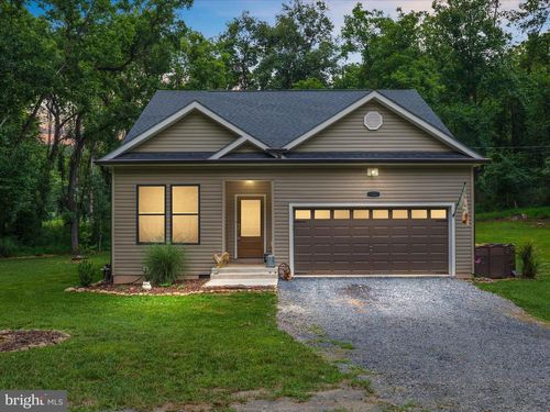 102 Dawn Ln, HARPERS FERRY, WV, 25425-5796 | Card Image