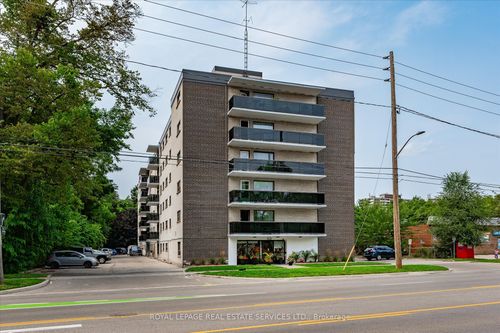 210-2411 New St, Burlington, ON, L7R1K2 | Card Image