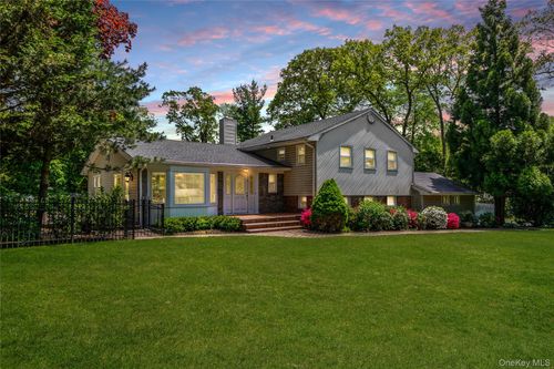21 Kodiak Dr, Woodbury, NY, 11797-2704 | Card Image