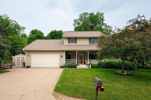 421 August Hills Dr, La Crescent, MN, 55947-1064 | Card Image