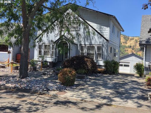 1352 Se Cobb St, Roseburg, OR, 97470 | Card Image