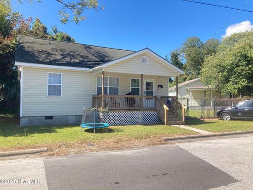 317 Liberty St, New Bern, NC, 28562-5669 | Card Image