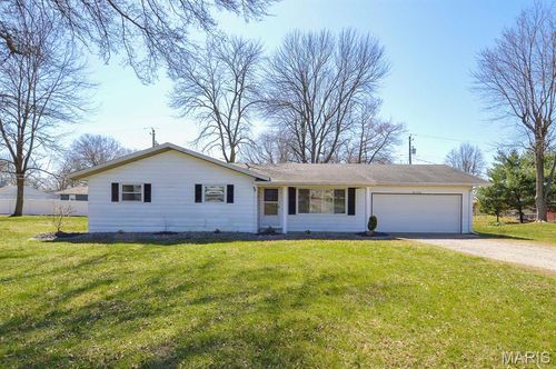 301 W Oak St, New Baden, IL, 62265-1034 | Card Image