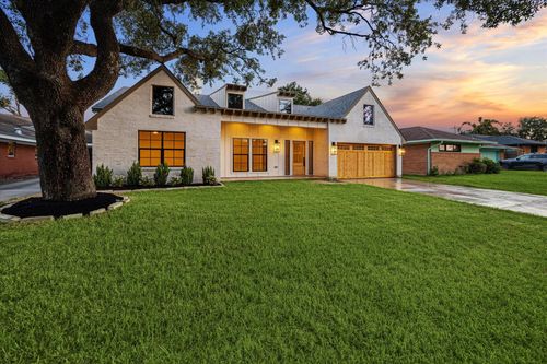 6227 Grovewood Ln, Houston, TX, 77008-3217 | Card Image