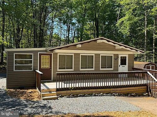 241 Champlain Dr, Tobyhanna, PA, 18466-7985 | Card Image