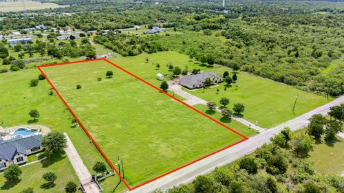 136 Escondido Dr, Del Valle, TX, 78617-5622 | Card Image