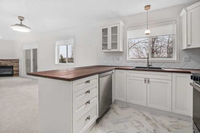 2205 - 7451 Springbank Blvd Sw, Condo with 2 bedrooms, 2 bathrooms and 1 parking in Calgary AB | Image 11