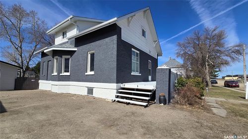 112 1st Ave, Vibank, SK, S0G4Y0 | Card Image