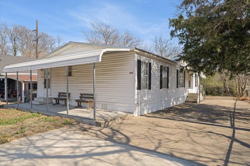 220 N Houston St, Edgewood, TX, 75117-2509 | Card Image