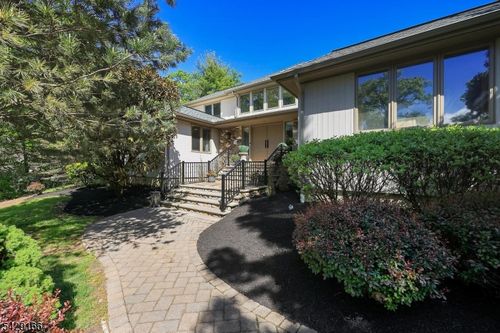 29 Deer Path Cir, Green Brook, NJ, 08812-2050 | Card Image