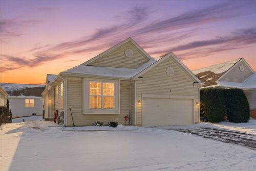 8 E Hague Drive, Antioch, IL, 60002 | Card Image