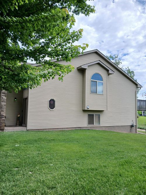 9180 Orchard Cir, Monticello, MN, 55362-4718 | Card Image