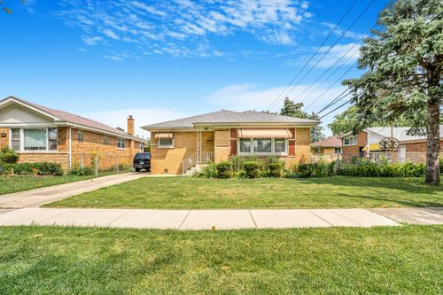 10610 Essex St, Westchester, IL, 60154-5104 | Card Image