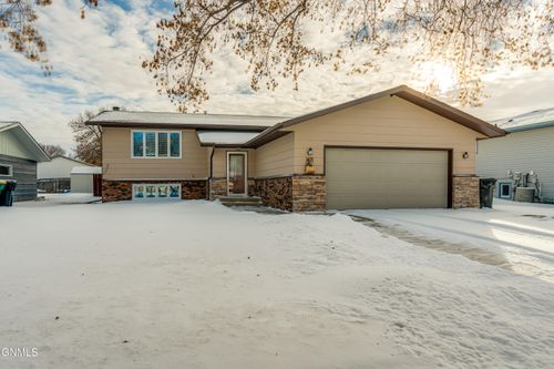 421 Birchwood Drive, Bismarck, ND, 58504 | Card Image