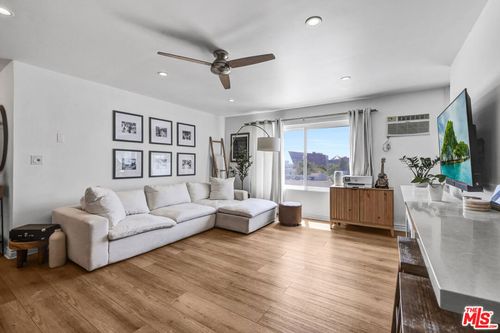 324-960 Larrabee St, West Hollywood, CA, 90069-4503 | Card Image