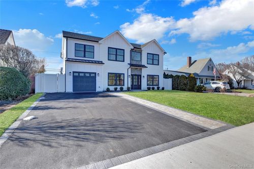 12 Dahlia Ln, Wantagh, NY, 11793-1804 | Card Image