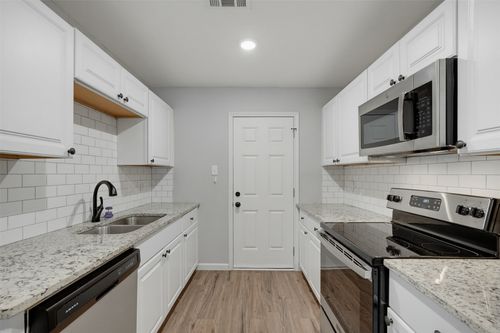 509 Ne 19th St, Grand Prairie, TX, 75050-6106 | Card Image
