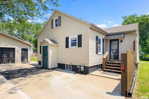 1603 Willow St, Pekin, IL, 61554-3005 | Card Image