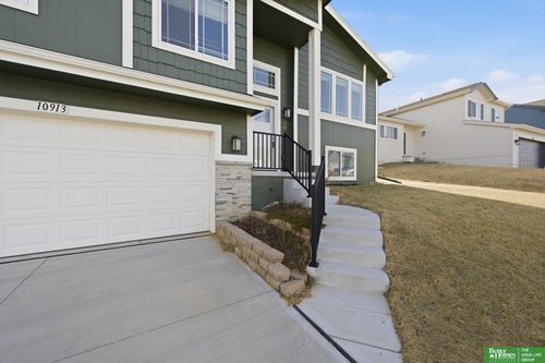 10913 Sheffield St, Omaha, NE, 68142-1822 | Card Image