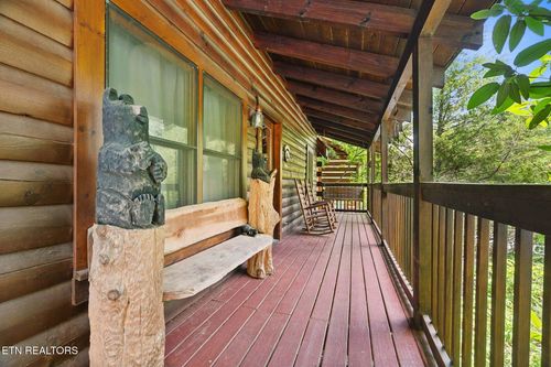 746 Nighthawk Way, Pigeon Forge, TN, 37863-4328 | Card Image