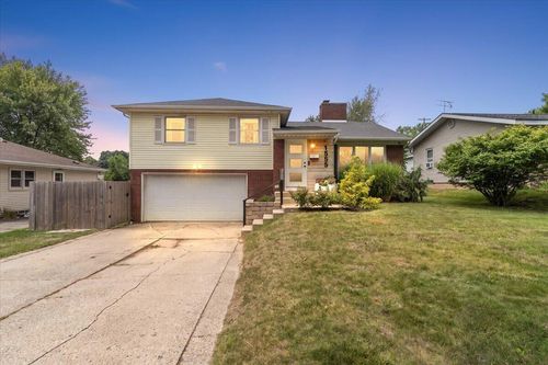 1555 Carlton Ave, Grand Rapids, MI, 49505-5409 | Card Image