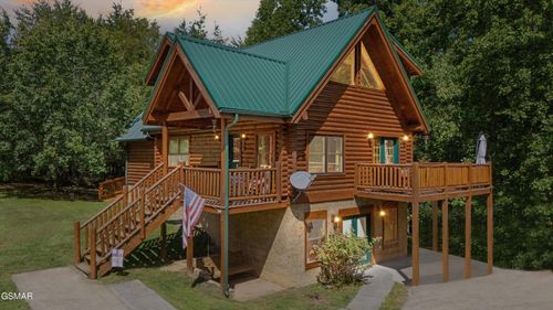 274 Burning Oaks Dr, Sevierville, TN, 37876-3604 | Card Image