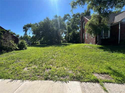 18919 Barlow St, Detroit, MI, 48205-2142 | Card Image