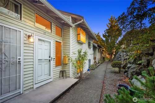 c12-15625 42nd Ave S, Tukwila, WA, 98188-2658 | Card Image