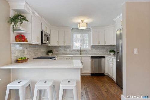 1443 New London Tpke, Glastonbury, CT, 06033-3312 | Card Image