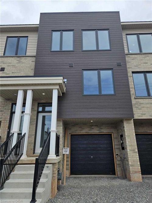 18 Reid Ave N, Hamilton, ON, L8H0B5 | Card Image