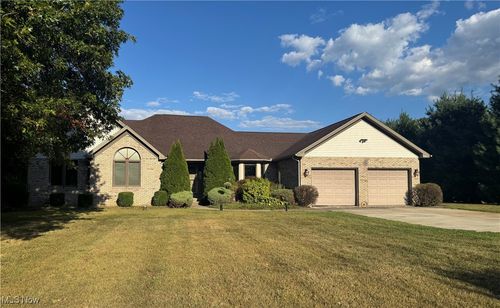6442 Peck Rd, Ravenna, OH, 44266-8881 | Card Image