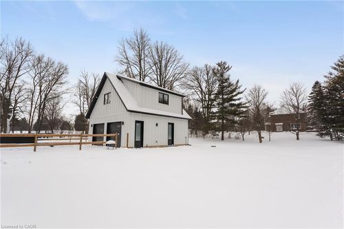 coach-house-6614 Gore Rd, Puslinch, ON, N0B2J0 | Card Image