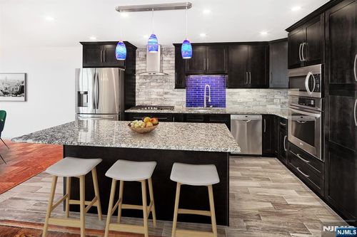 7004 Kennedy Blvd W, Guttenberg, NJ, 07093-8704 | Card Image