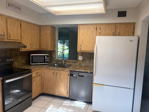 202-7300 Lake Circle Dr, Margate, FL, 33063-4894 | Card Image