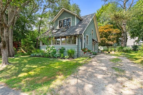 42 Brook St, Barrington, RI, 02806-1157 | Card Image