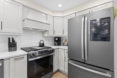 49 Wallace Dr, Dover, NH, 03820-5520 | Card Image
