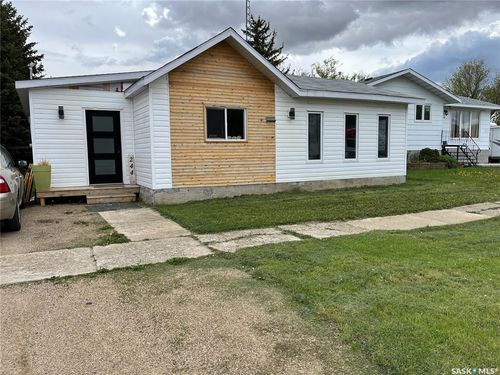 244 3rd Ave, Gravelbourg, SK, S0H1X0 | Card Image