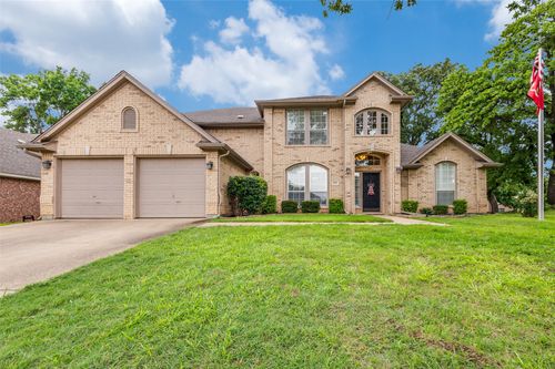 2804 Stonehurst Dr, Grapevine, TX, 76051-2680 | Card Image