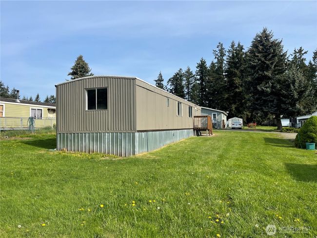 And the yard is amazing including a garden to my left. | Image 12