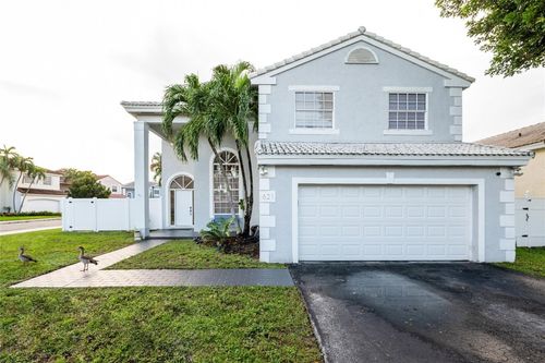 621 Lakeshore Ter, Davie, FL, 33325-3019 | Card Image